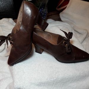 Vintage Shoestring Mary Jane heels